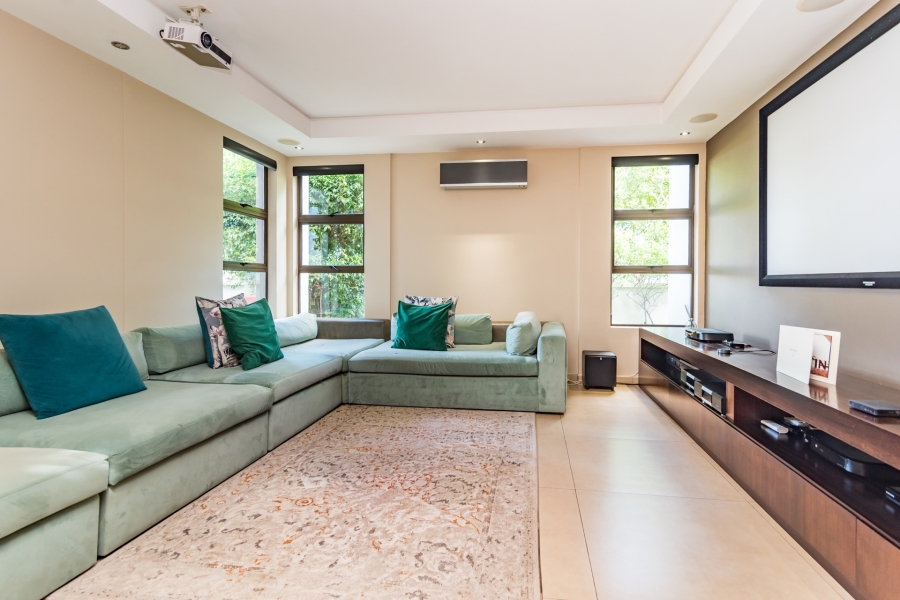 5 Bedroom Property for Sale in Hartebeesfontien AH North West